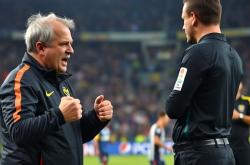 开运体育电脑版-比利亚雷主帅怒斥裁判，称对方存在严重失误，比利亚雷队