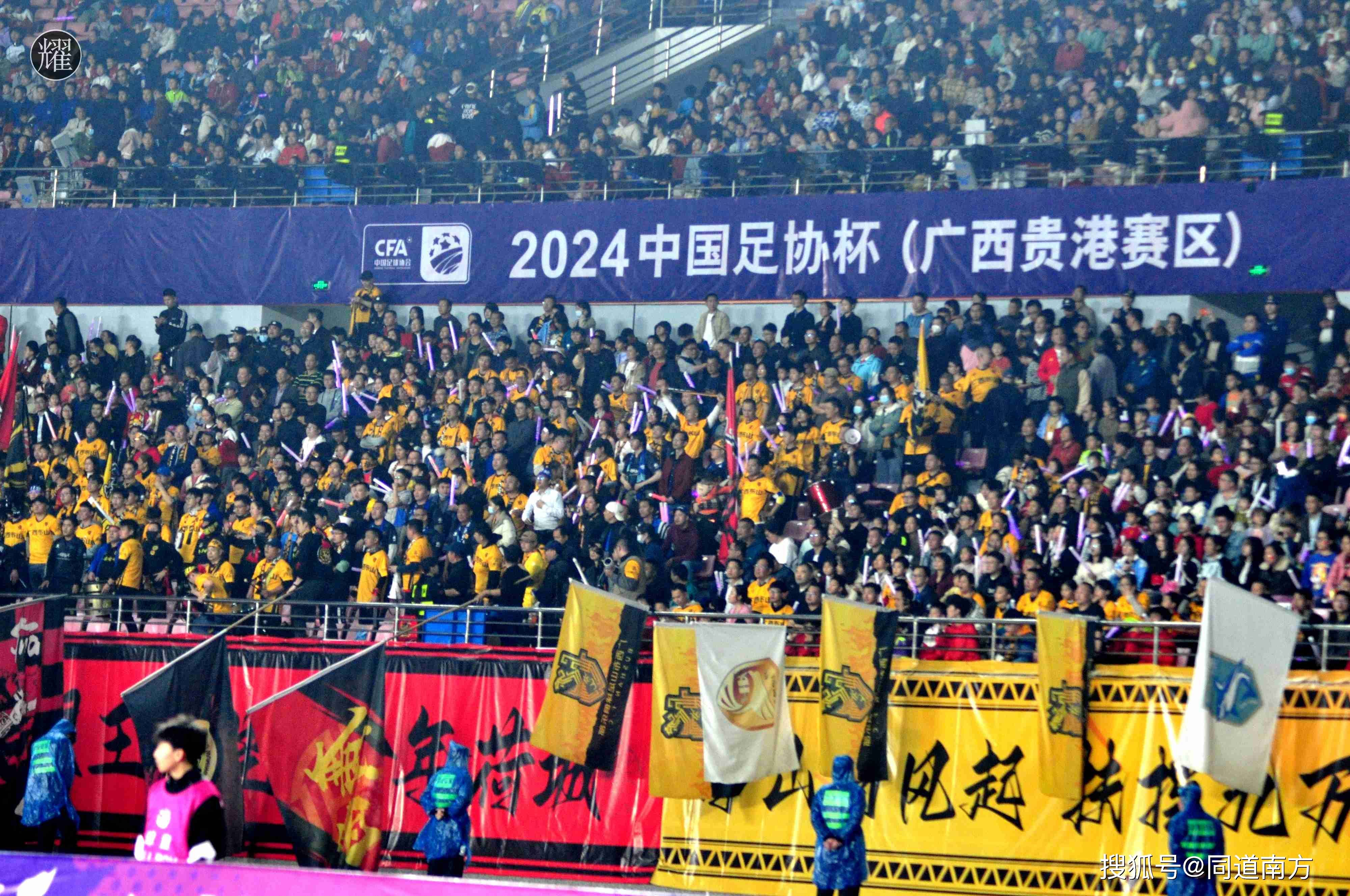 关于新冠疫情下国内足球联赛再度开赛，球迷热情高涨的信息